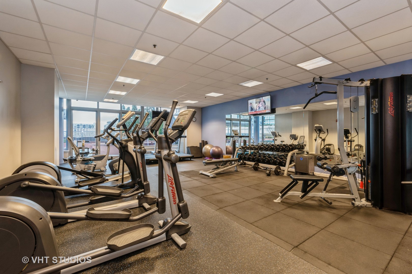 1600 South Prairie Avenue, Unit 2005 Chicago, IL 60616 - Photo 11 of 12 a view of a room with gym equipment
