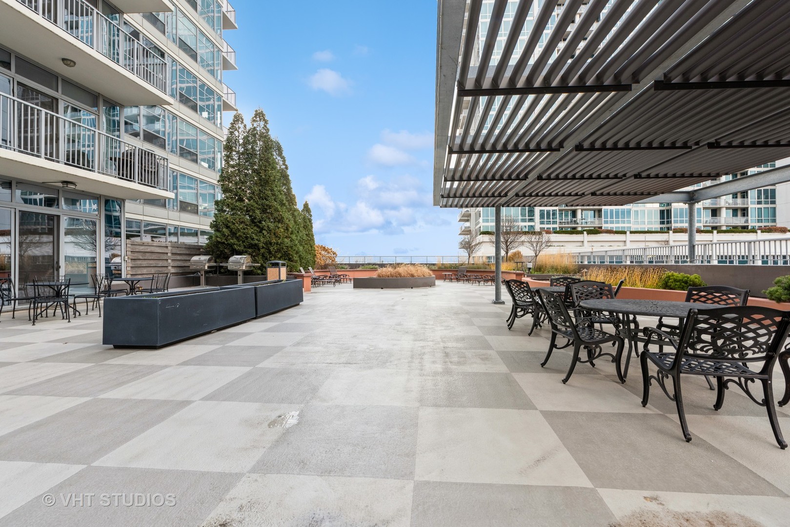 1600 South Prairie Avenue, Unit 2005 Chicago, IL 60616 - Photo 12 of 12 a view of a chairs and table in a patio