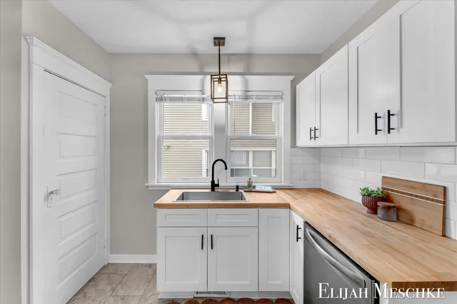 $229,900 | 1728 Francis Avenue Southeast, Grand Rapids, MI 49507