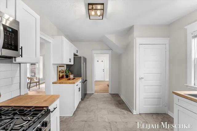 $229,900 | 1728 Francis Avenue Southeast, Grand Rapids, MI 49507