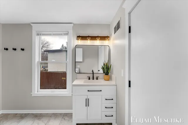 $229,900 | 1728 Francis Avenue Southeast, Grand Rapids, MI 49507