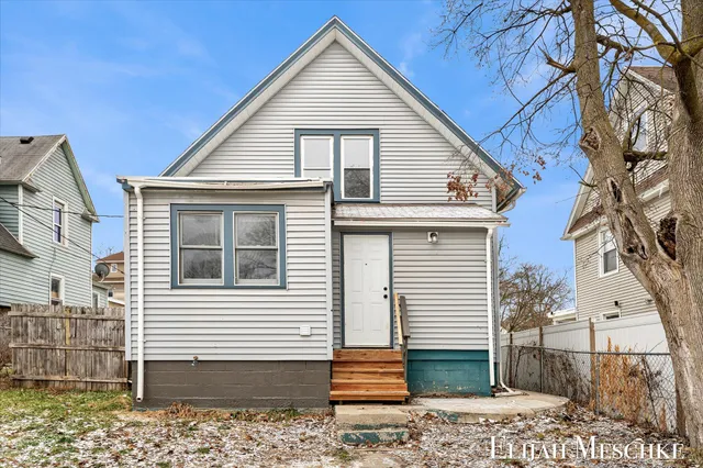 $229,900 | 1728 Francis Avenue Southeast, Grand Rapids, MI 49507