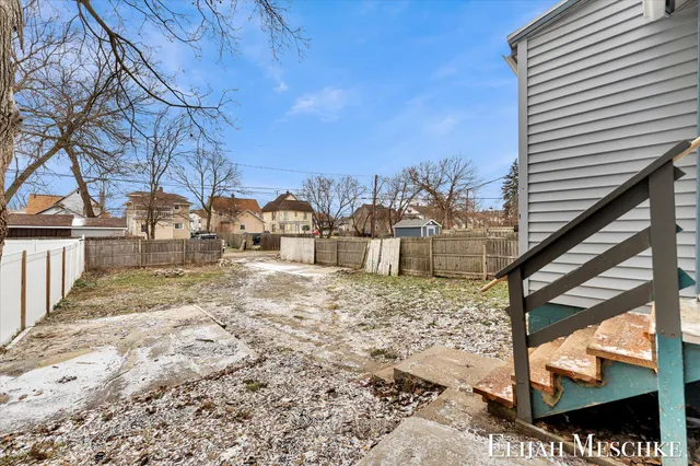 $229,900 | 1728 Francis Avenue Southeast, Grand Rapids, MI 49507