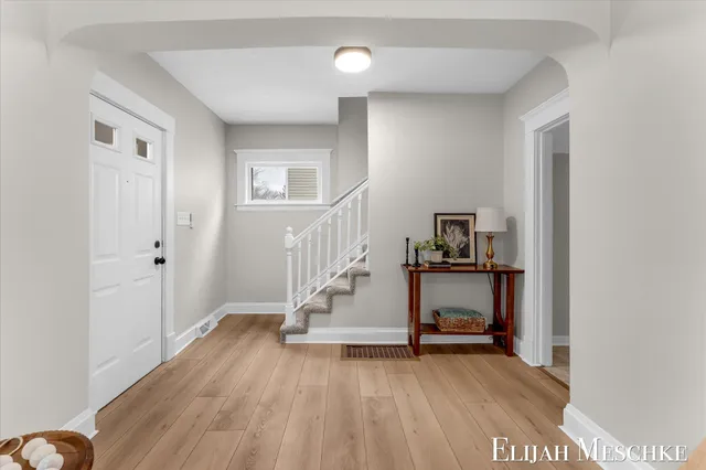 $229,900 | 1728 Francis Avenue Southeast, Grand Rapids, MI 49507