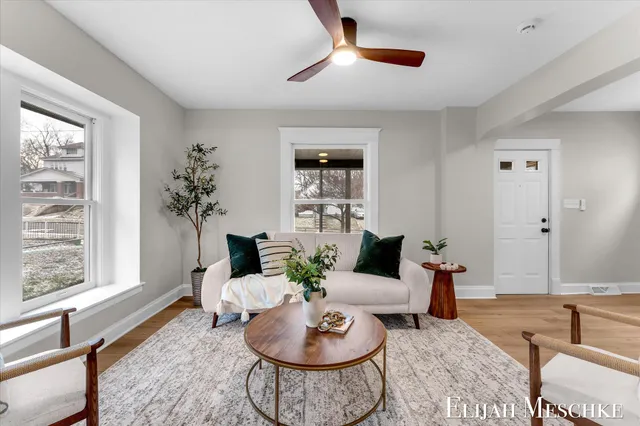 $229,900 | 1728 Francis Avenue Southeast, Grand Rapids, MI 49507