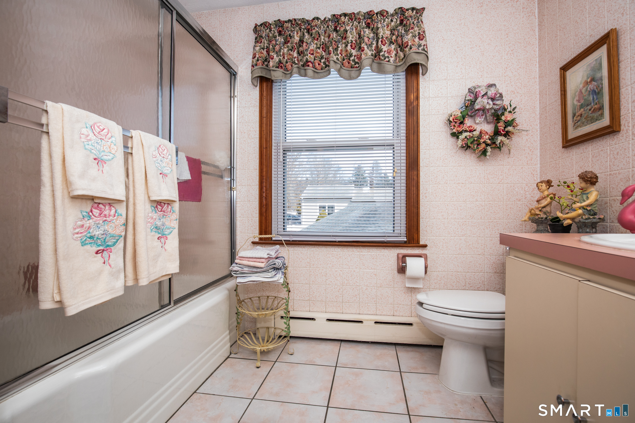 924 East Center Street Wallingford, CT 06492 - Photo 28 of 33 Full bathroom