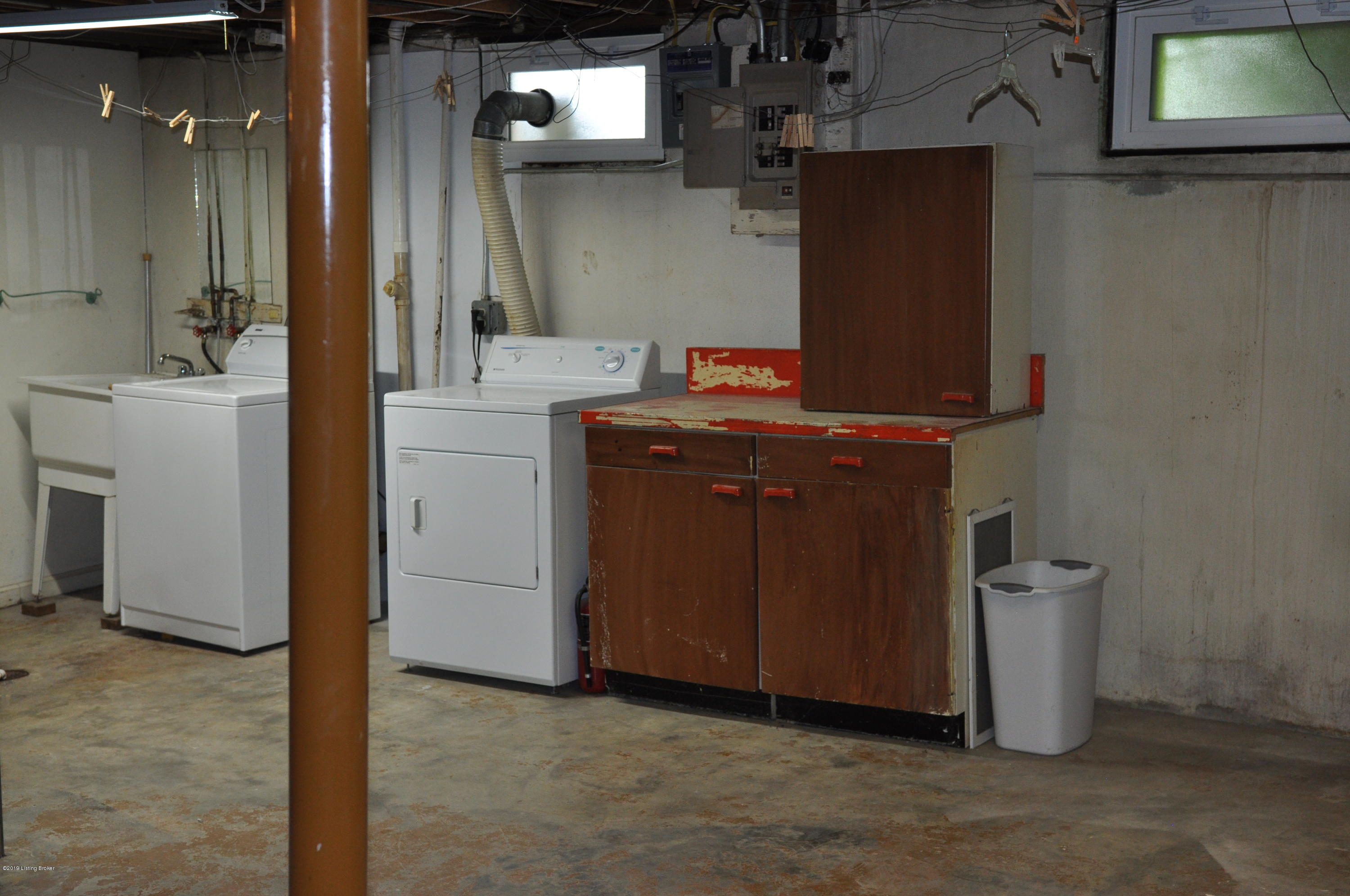 1003 Runell Road Louisville, KY 40214 - Photo 31 of 32 Wash room sink!!