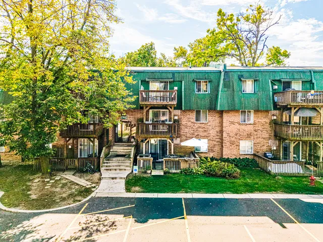 $1,750 | 1942 Tall Oaks Drive, Unit 1A, Aurora, IL 60505