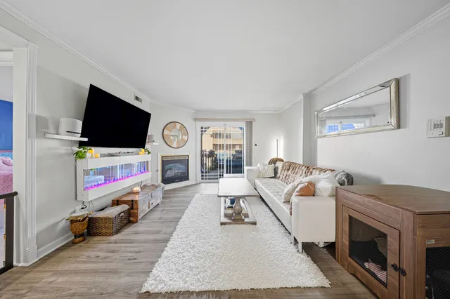 $1,750 | 1942 Tall Oaks Drive, Unit 1A, Aurora, IL 60505