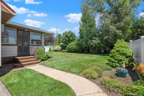 $739,000 | 665 Dianne Street, Seaford, NY 11783