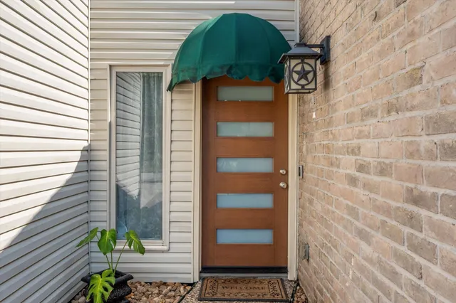 a sign that is on the side of a building