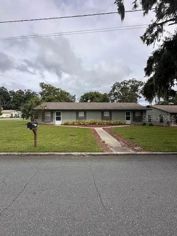 a view of a house with a yard