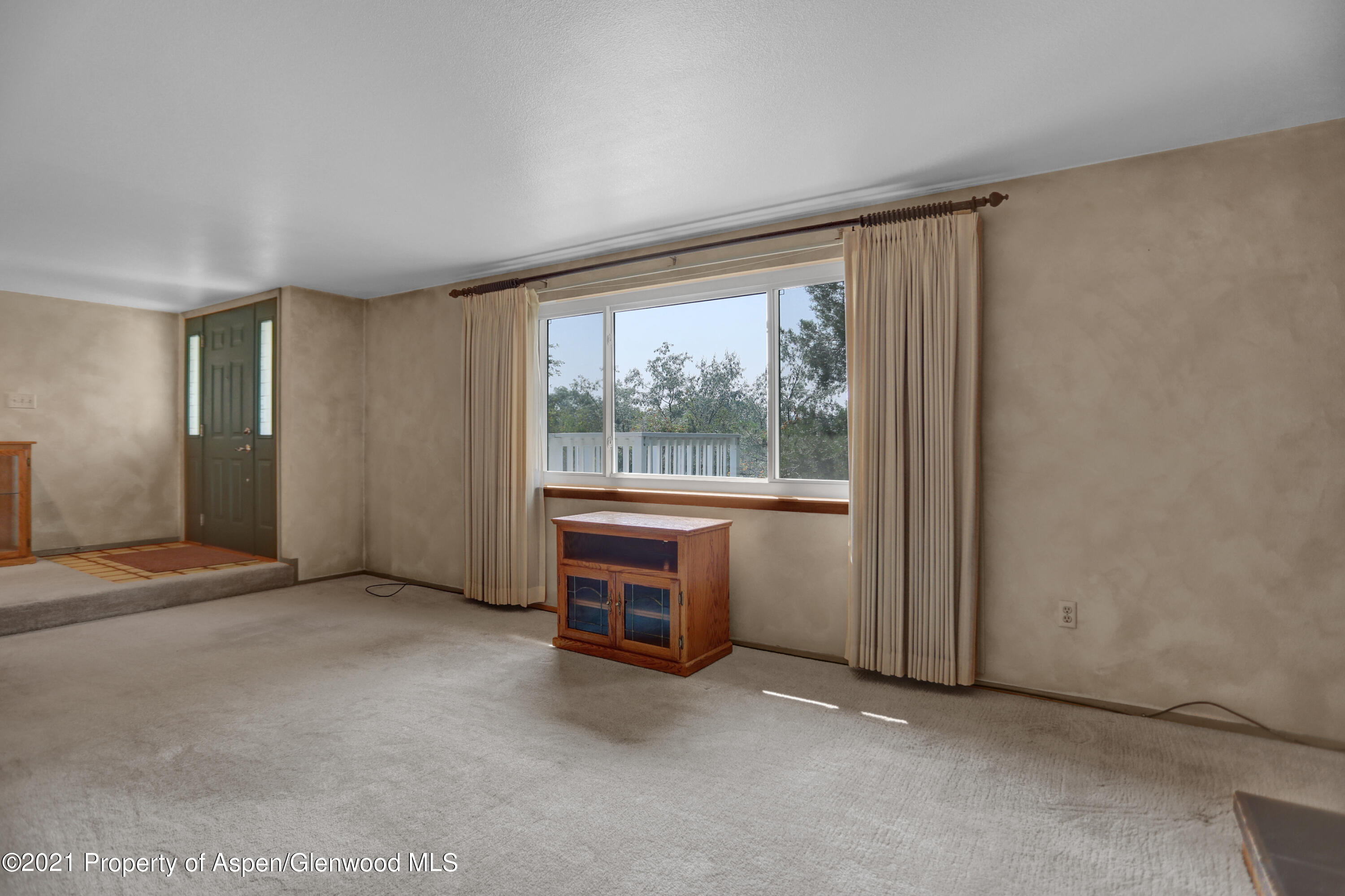 770 Bridger Circle Craig, CO 81625 - Photo 5 of 32 an empty room with furniture and a window