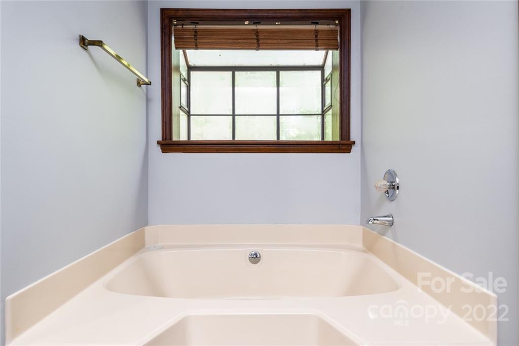 211 Westwood Drive Morganton, NC 28655 - Photo 13 of 43 a bathroom with a bathtub