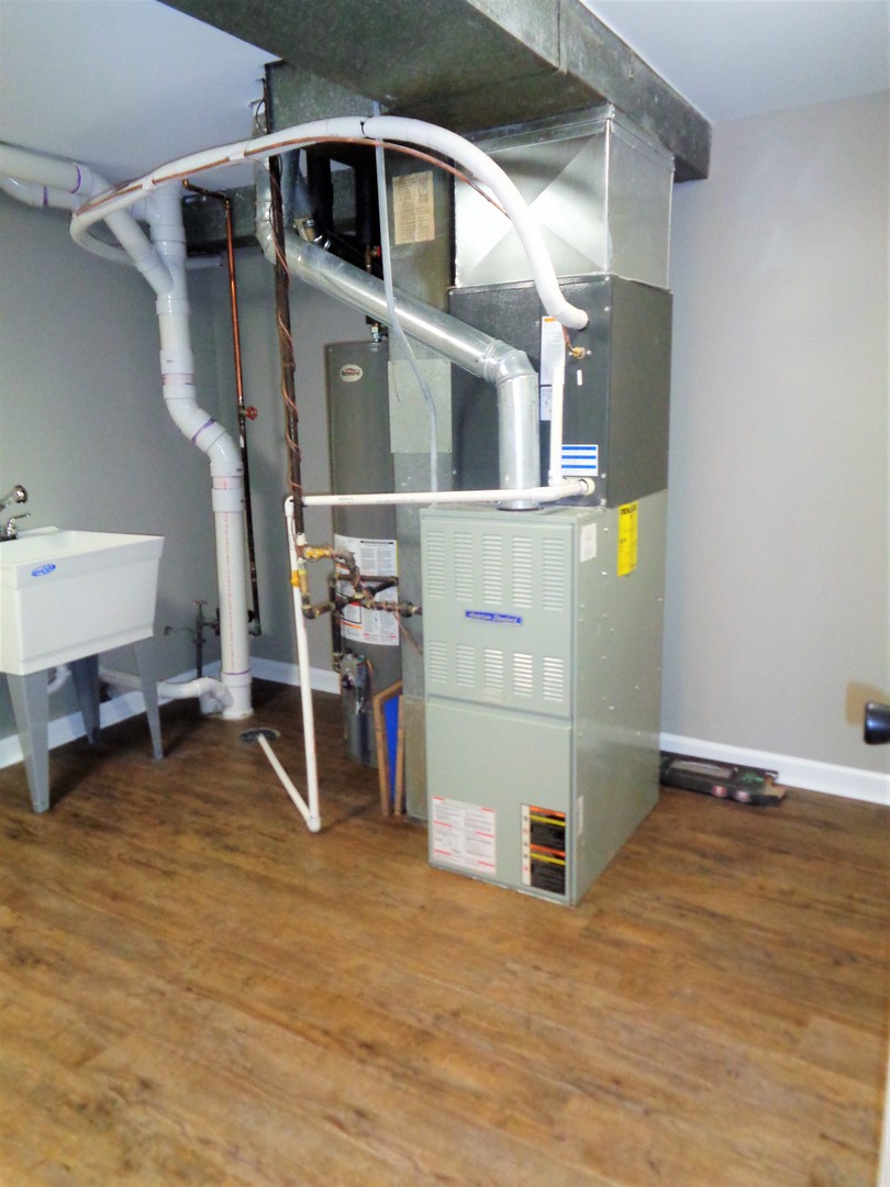 226 Seabury Road Bolingbrook, IL 60440 - Photo 21 of 24 a view of a room with gym equipment