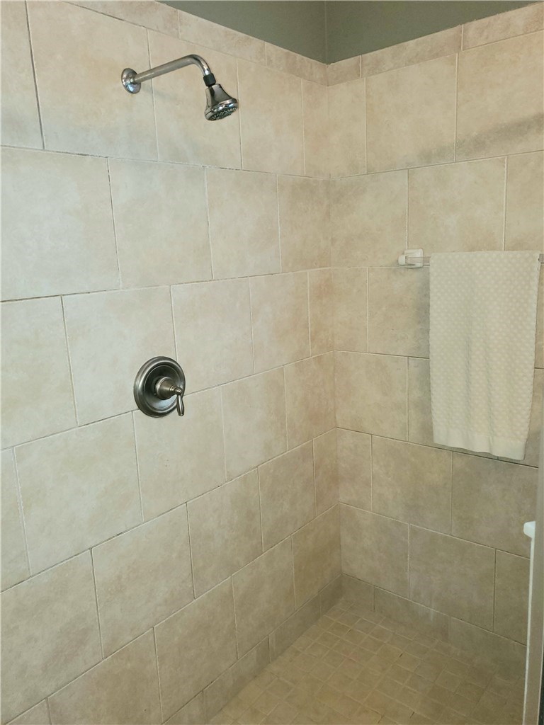 54414 Armstrong Road Callahan, FL 32011 - Photo 13 of 25 a bathroom with a shower