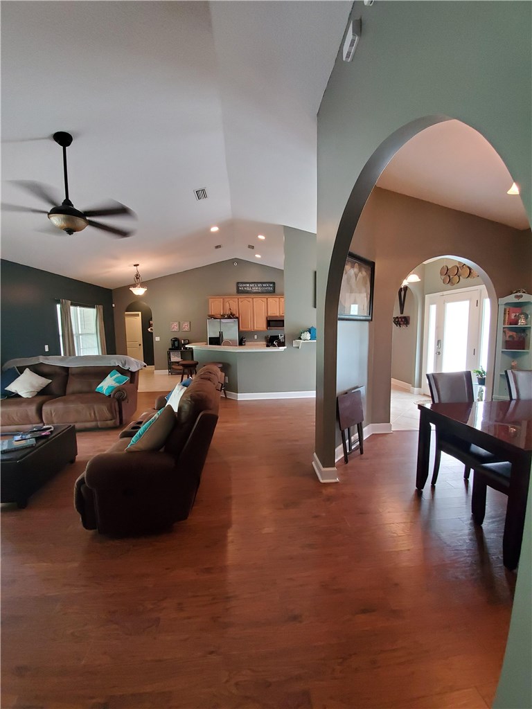 54414 Armstrong Road Callahan, FL 32011 - Photo 18 of 25 a living room with furniture