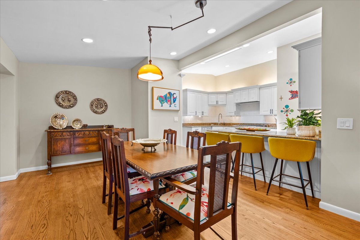 872 Virginia Road Highland Park, IL 60035 - Photo 6 of 26 Gallery Image 6