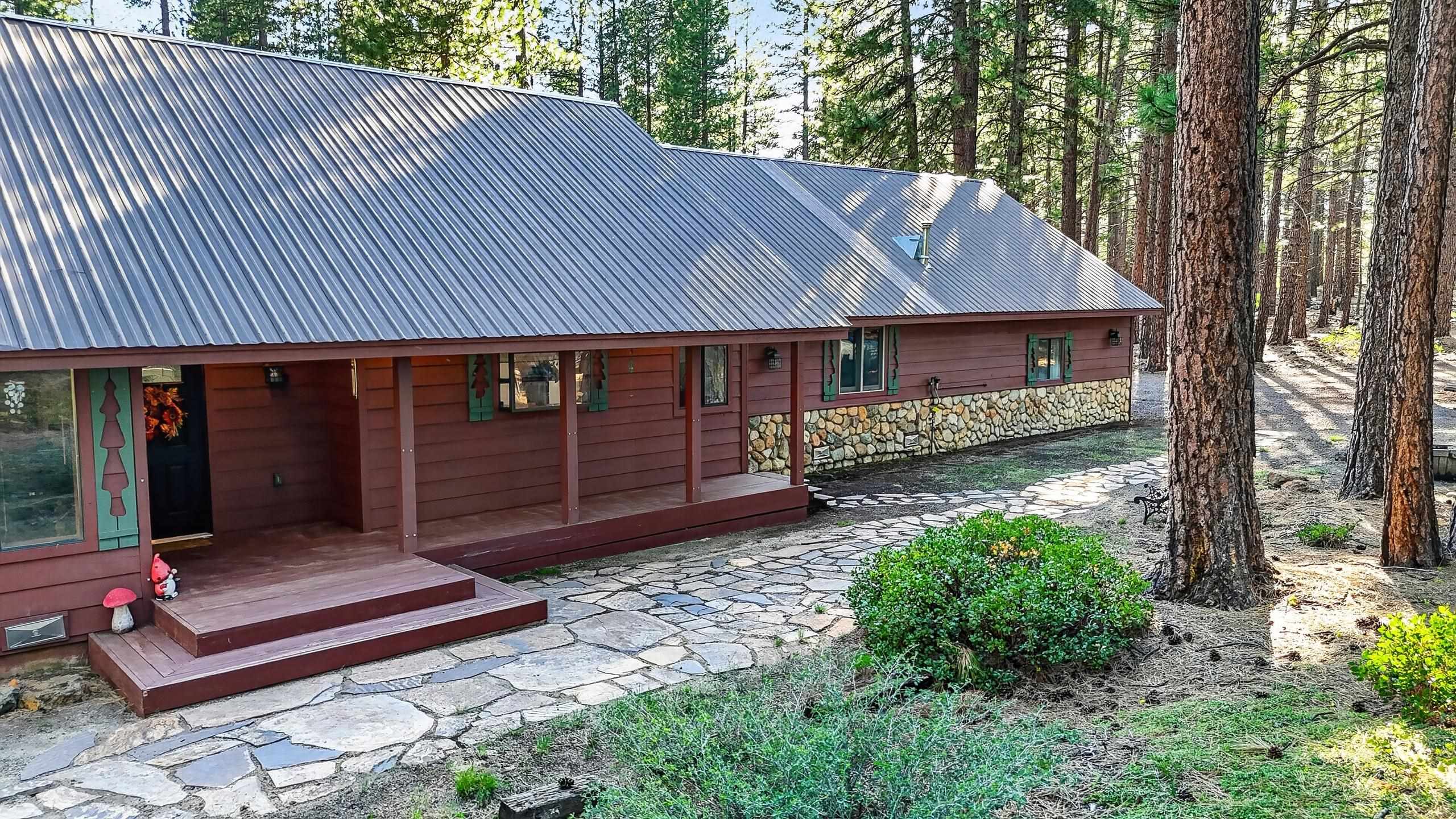 463-000 Moonlight Ranch Rd Westwood Road Susanville, CA 96130 - Photo 36 of 46 a front view of a house with garden
