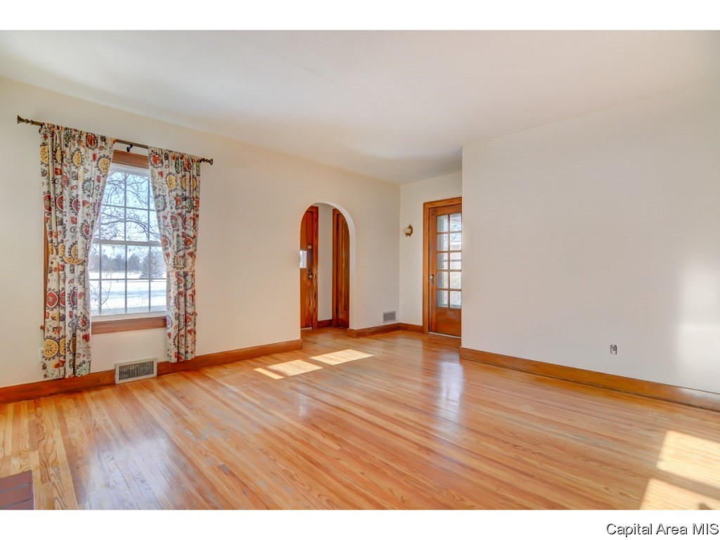 2052 North 5th Street Springfield, IL 62702 - Photo 4 of 36