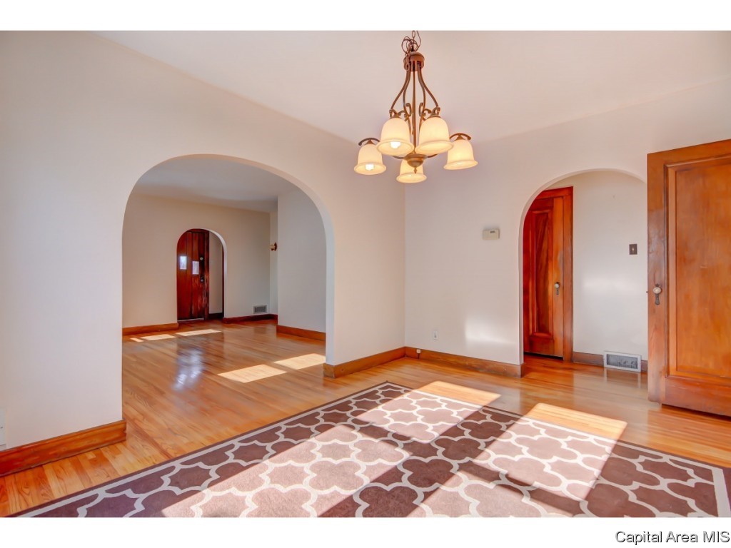 2052 North 5th Street Springfield, IL 62702 - Photo 5 of 36