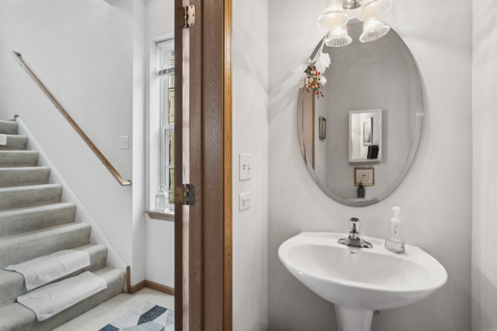 1116 Bartholdi Court Carol Stream, IL 60188 - Photo 10 of 21 a bathroom with a sink and a mirror