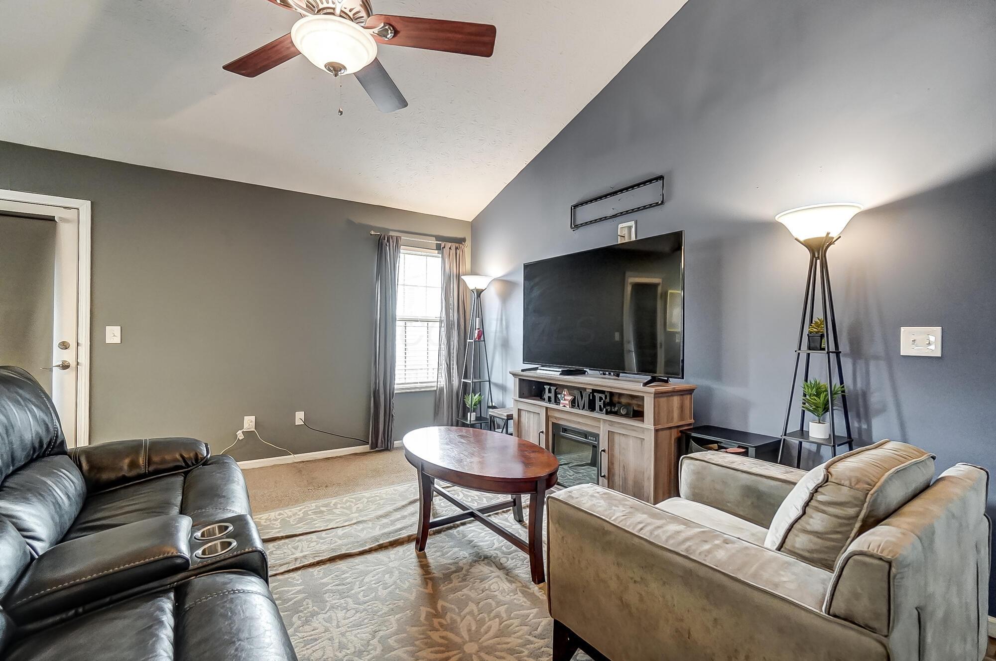 2533 Locksley Road Grove City, OH 43123 - Photo 5 of 34 Living Room