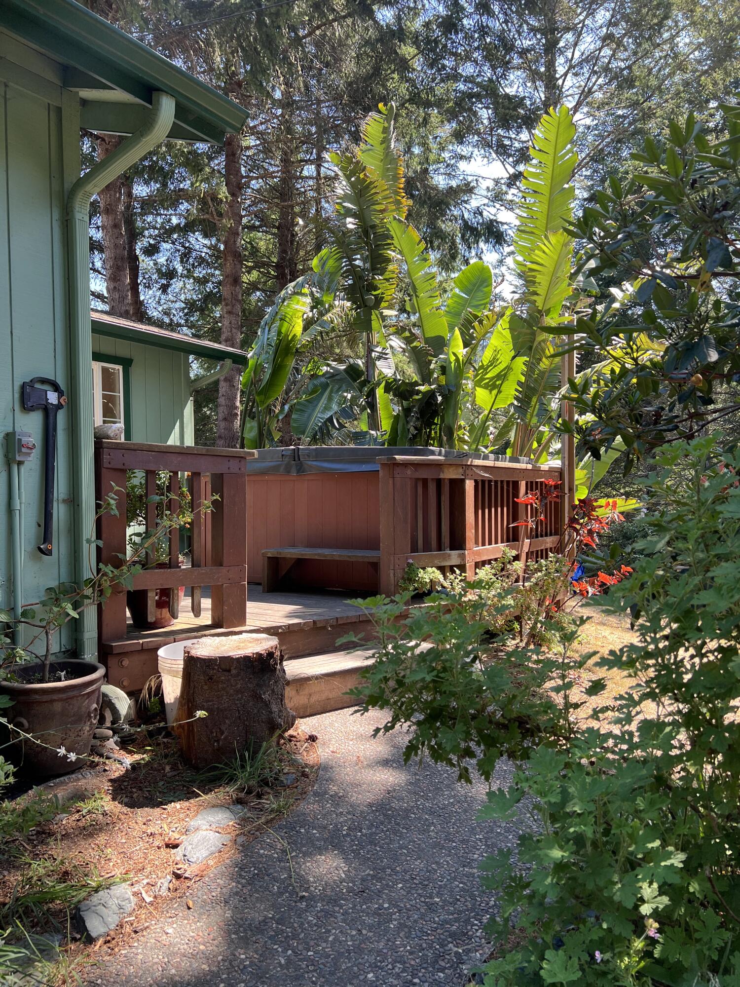 482 Spring Road Shelter Cove, CA 95589 - Photo 50 of 58 Deck hot tub vert