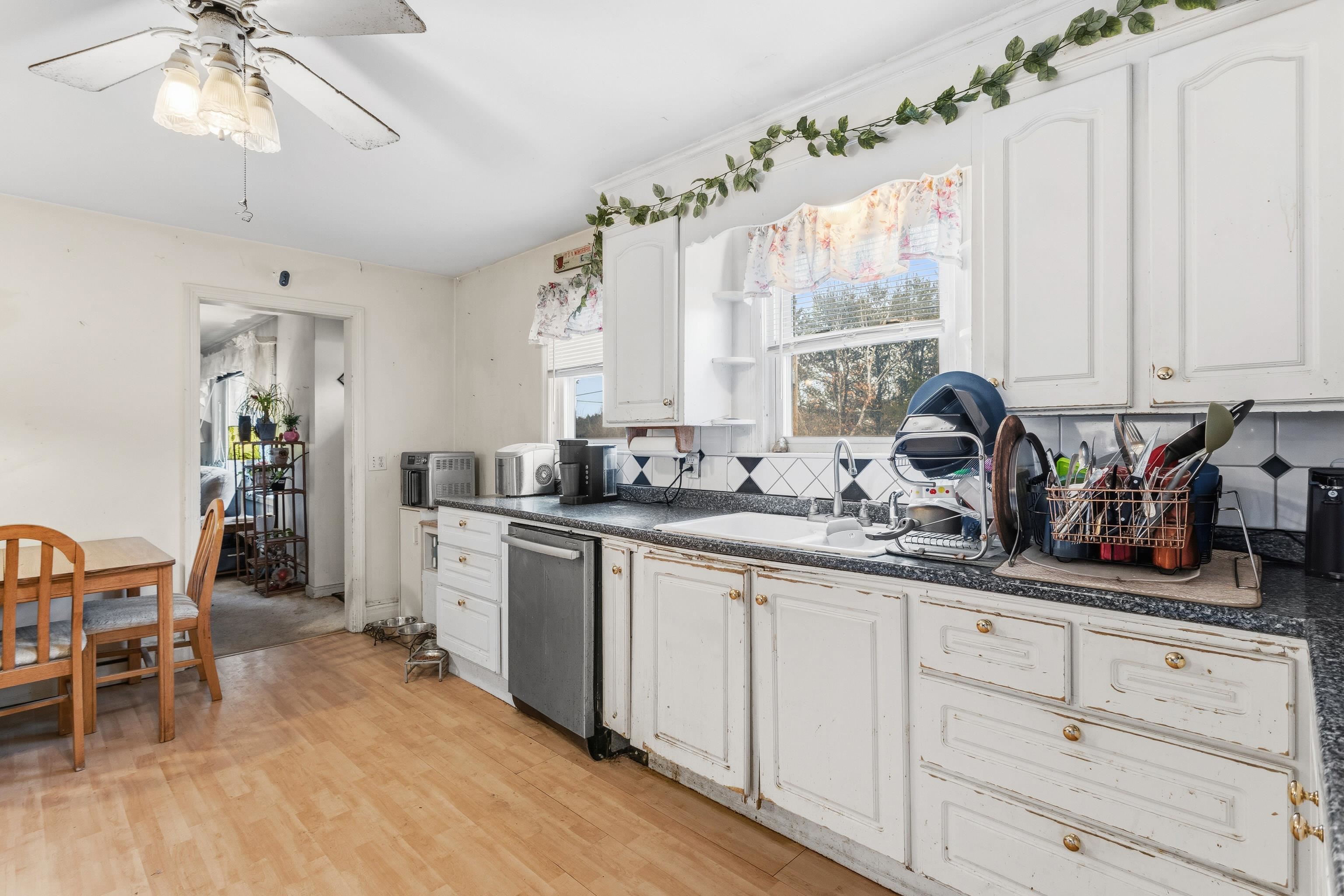 222 Biron Street Manchester, NH 03102 - Photo 8 of 51