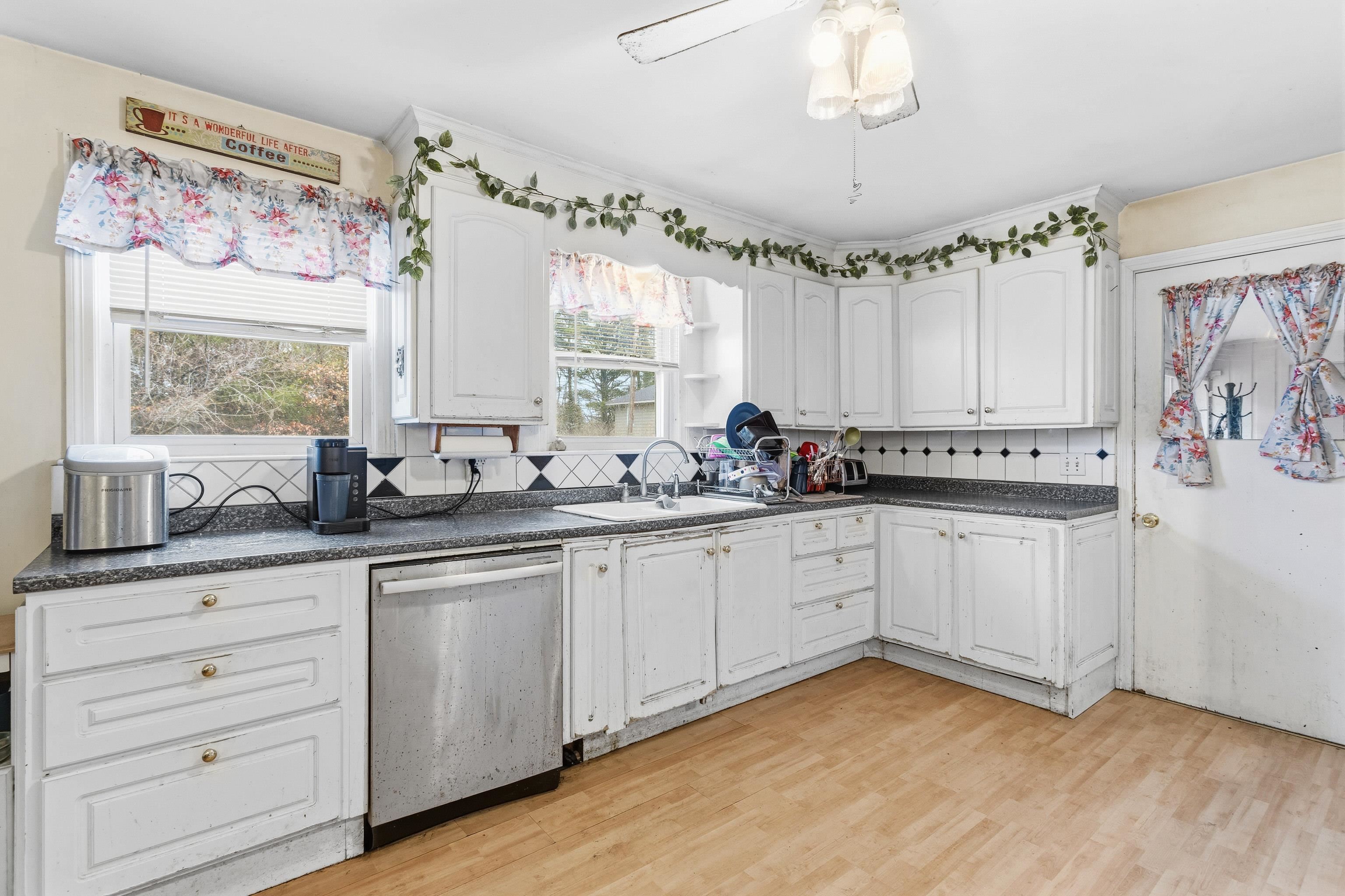 222 Biron Street Manchester, NH 03102 - Photo 9 of 51