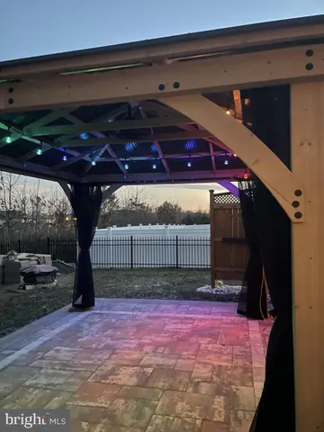 a view of entryway with a yard