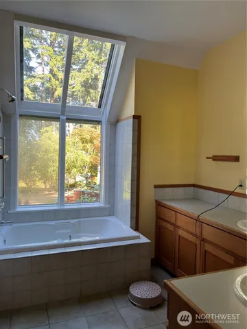 $3,800 | 5261 Rose Avenue Northeast, Bainbridge Island, WA 98110