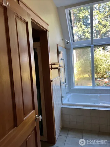 $3,800 | 5261 Rose Avenue Northeast, Bainbridge Island, WA 98110