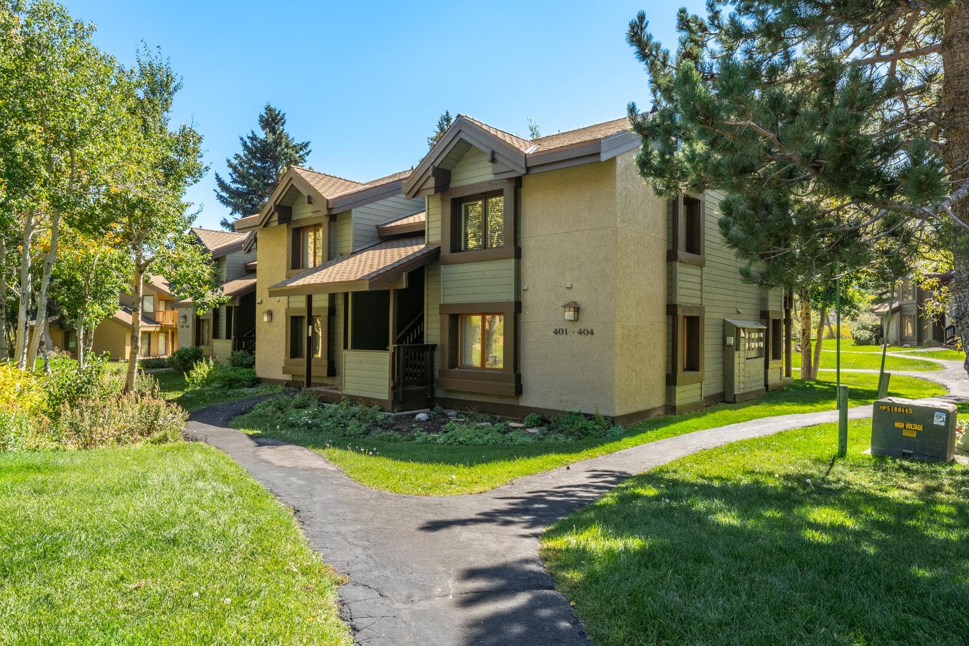 402 Snowcreek Road, Unit 402 Mammoth Lakes, CA 93546 - Photo 33 of 47 a view of a house with a yard patio and a yard