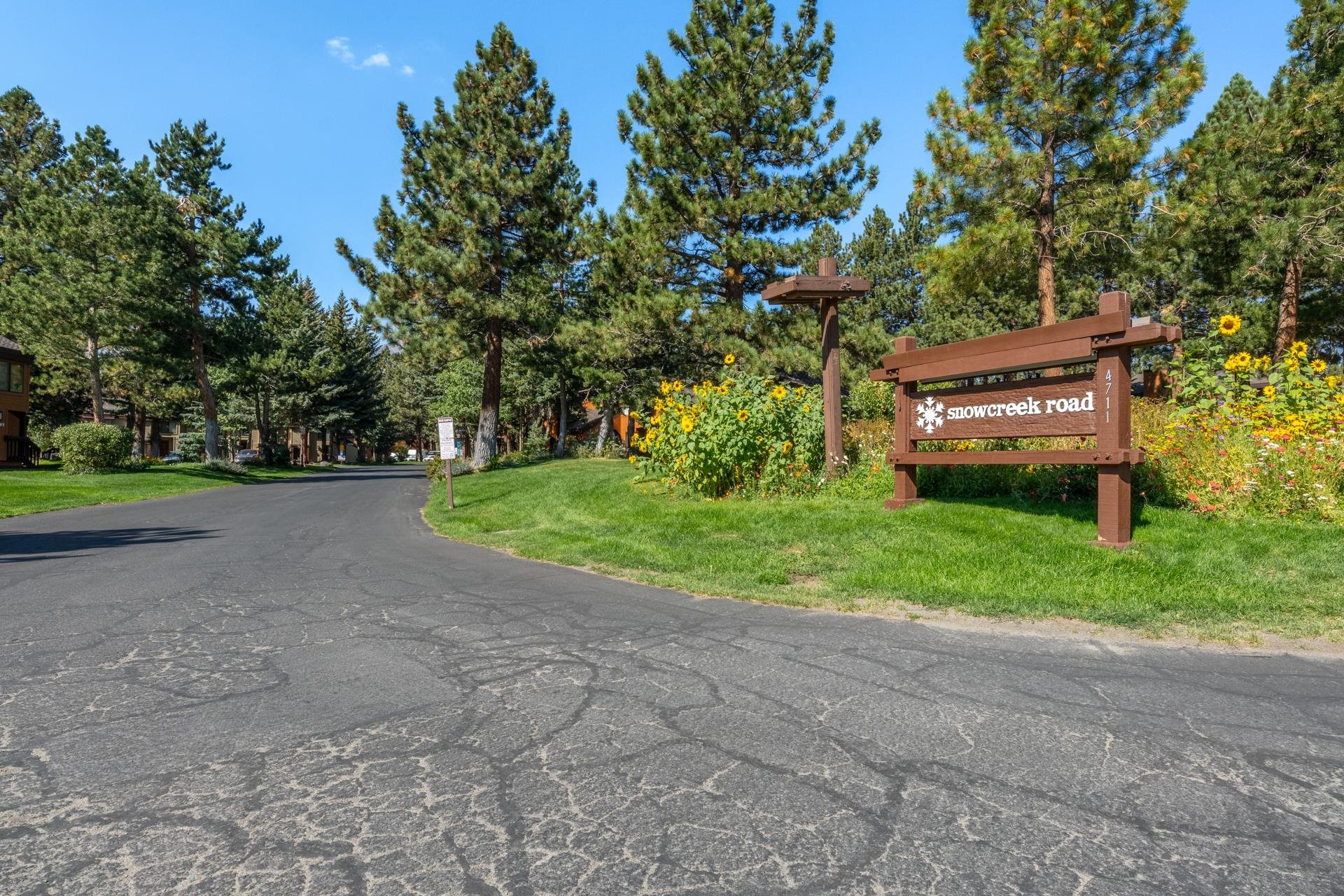 402 Snowcreek Road, Unit 402 Mammoth Lakes, CA 93546 - Photo 47 of 47 a backyard of a house with plants and large trees