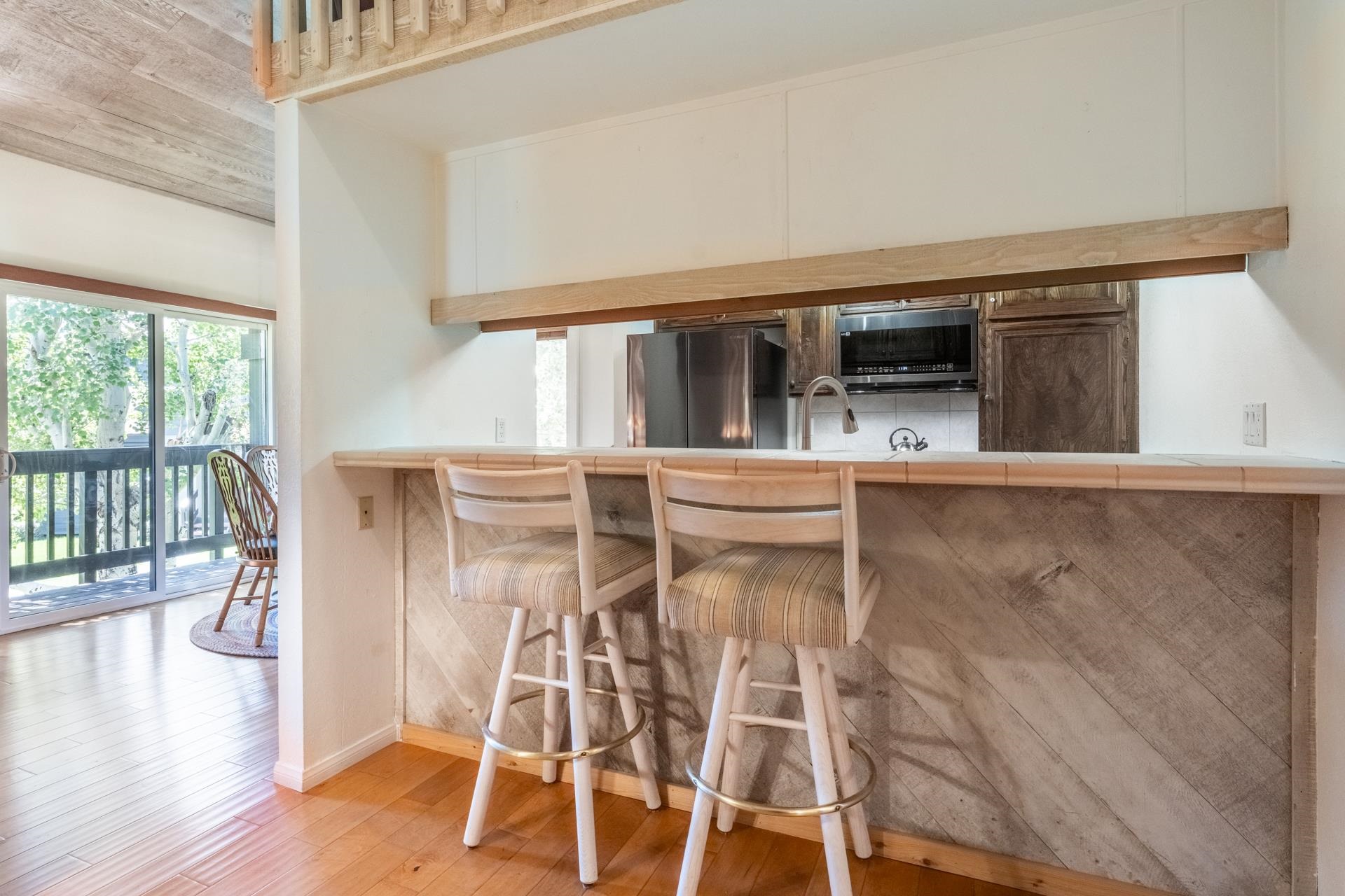 402 Snowcreek Road, Unit 402 Mammoth Lakes, CA 93546 - Photo 10 of 47 a kitchen with a table and chairs in it