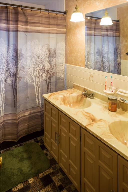 3938 Shepard Road Gibsonia, PA 15044 - Photo 14 of 19 SECOND FLOOR FULL BATH WITH NEW TUB SURROUND