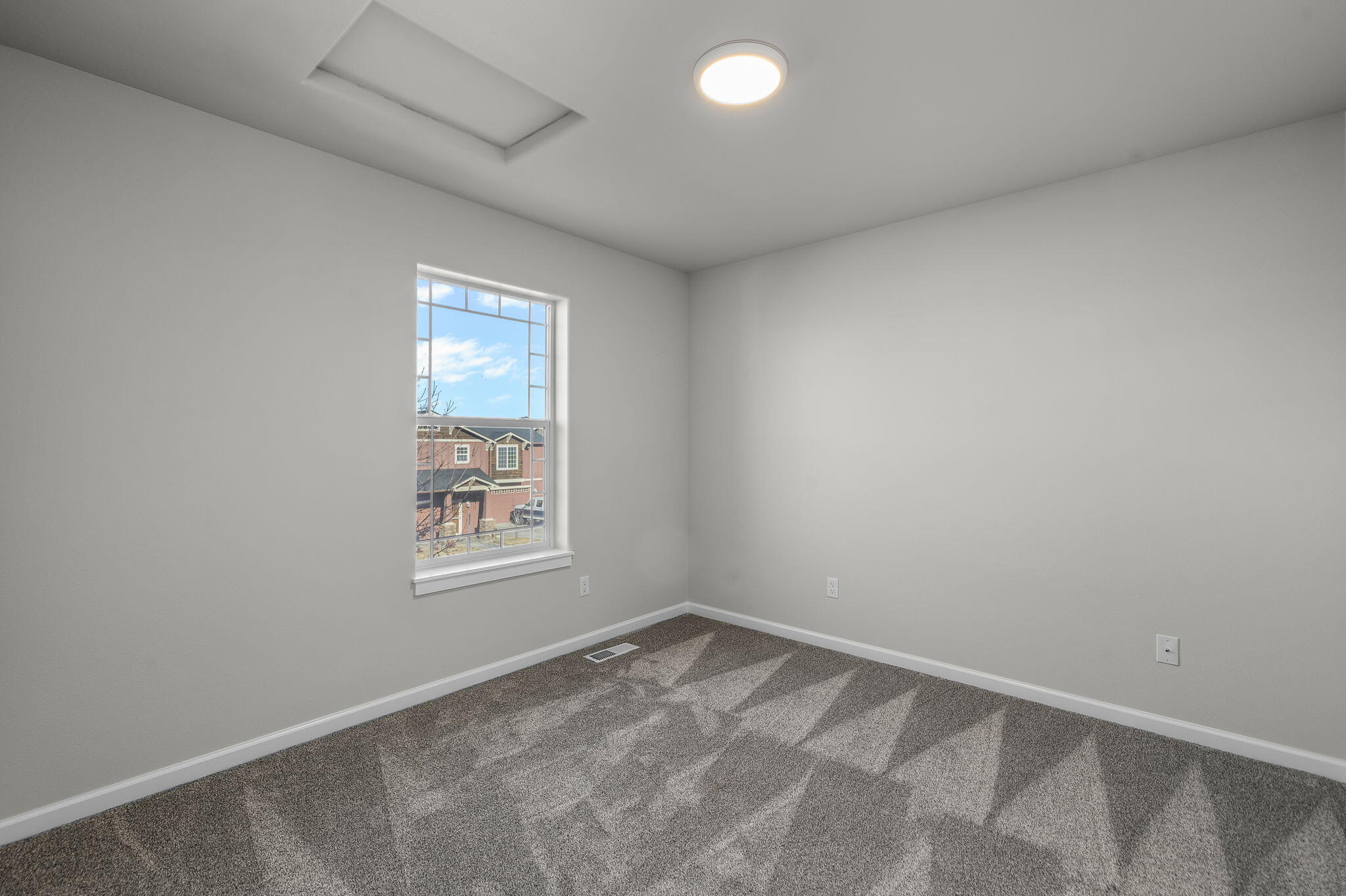 3087 Northeast Wells Acres Road Bend, OR 97701 - Photo 21 of 38 2nd Bedroom