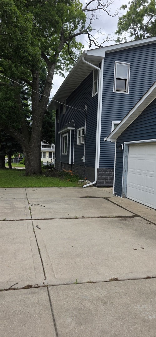 1324 Ridgewood Avenue Joliet, IL 60432 - Photo 3 of 4 a view of a house with a yard