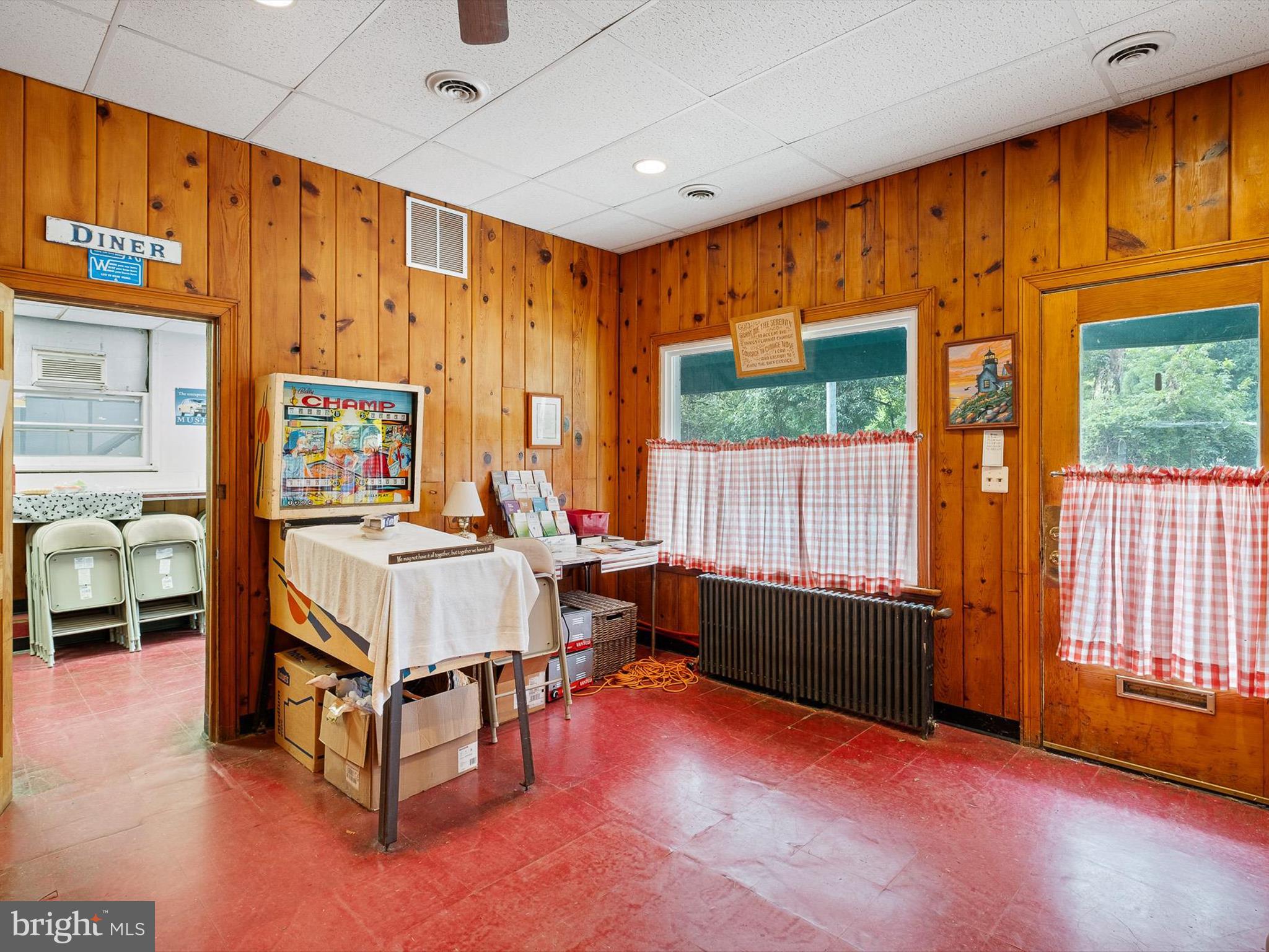2913 Creek Road Hockessin, DE 19707 - Photo 14 of 39 a spacious bedroom with a bed and a window