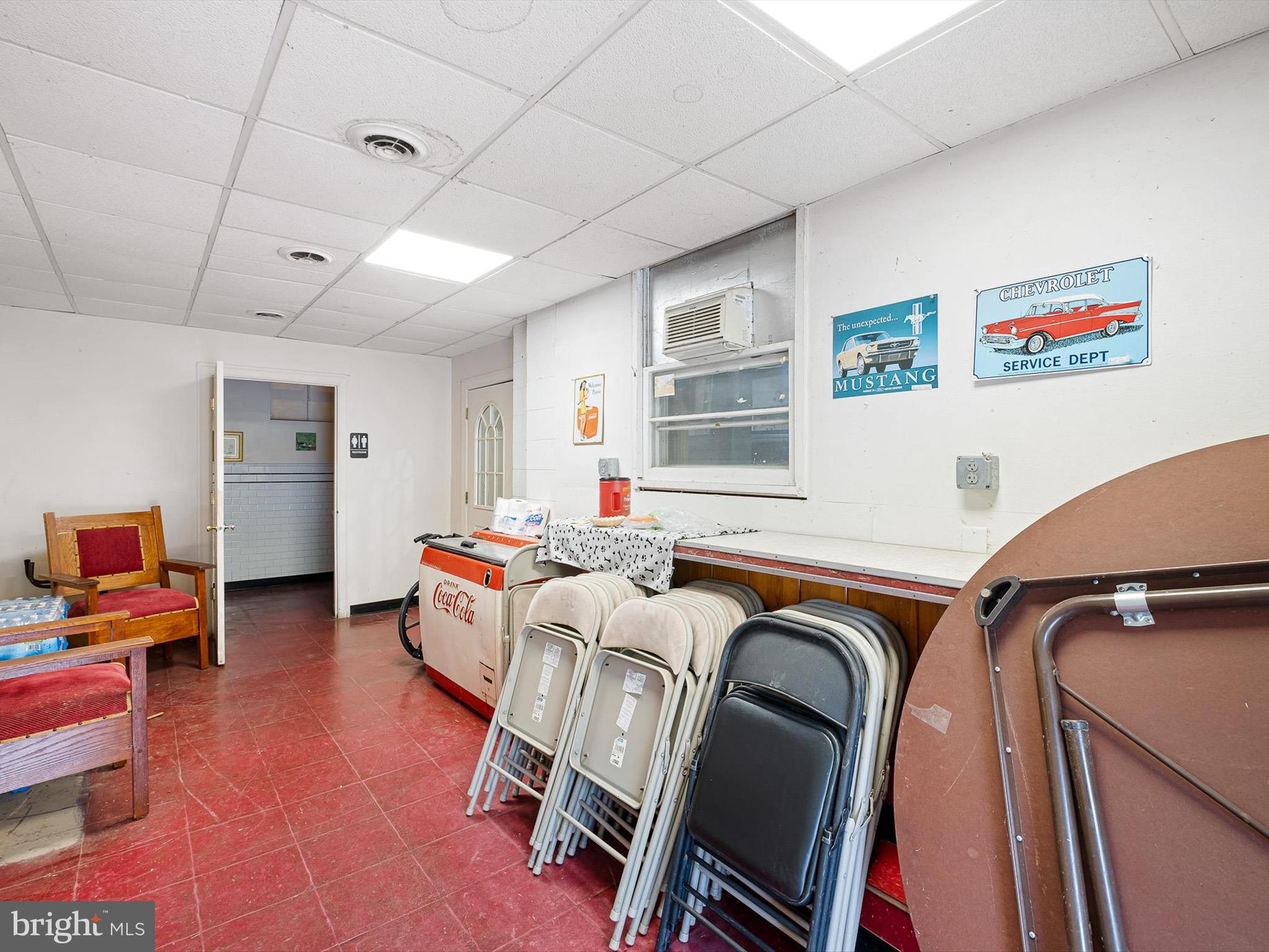 2913 Creek Road Hockessin, DE 19707 - Photo 21 of 39 a living room with furniture and a flat screen tv