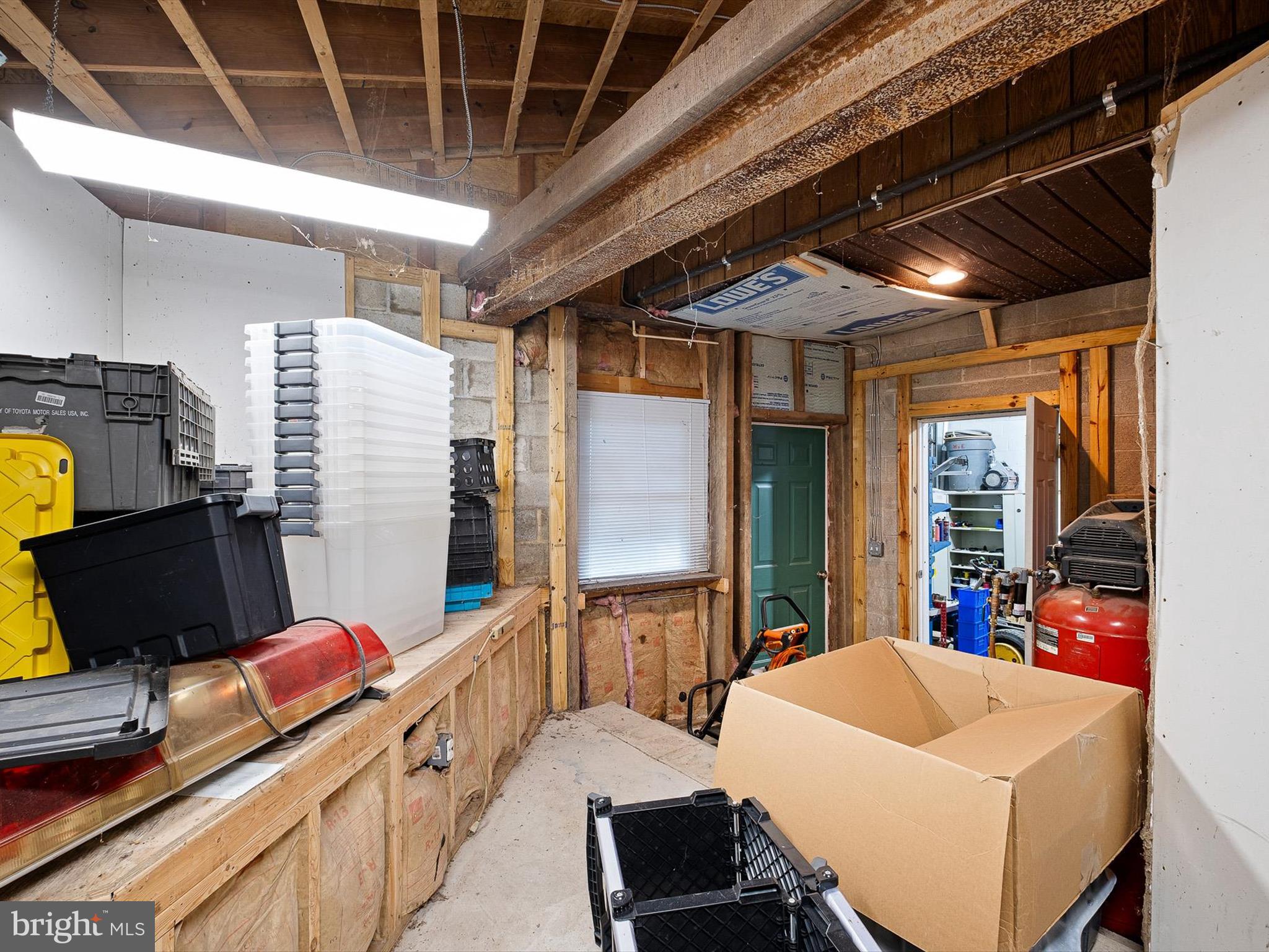 2913 Creek Road Hockessin, DE 19707 - Photo 23 of 39 a living room with furniture