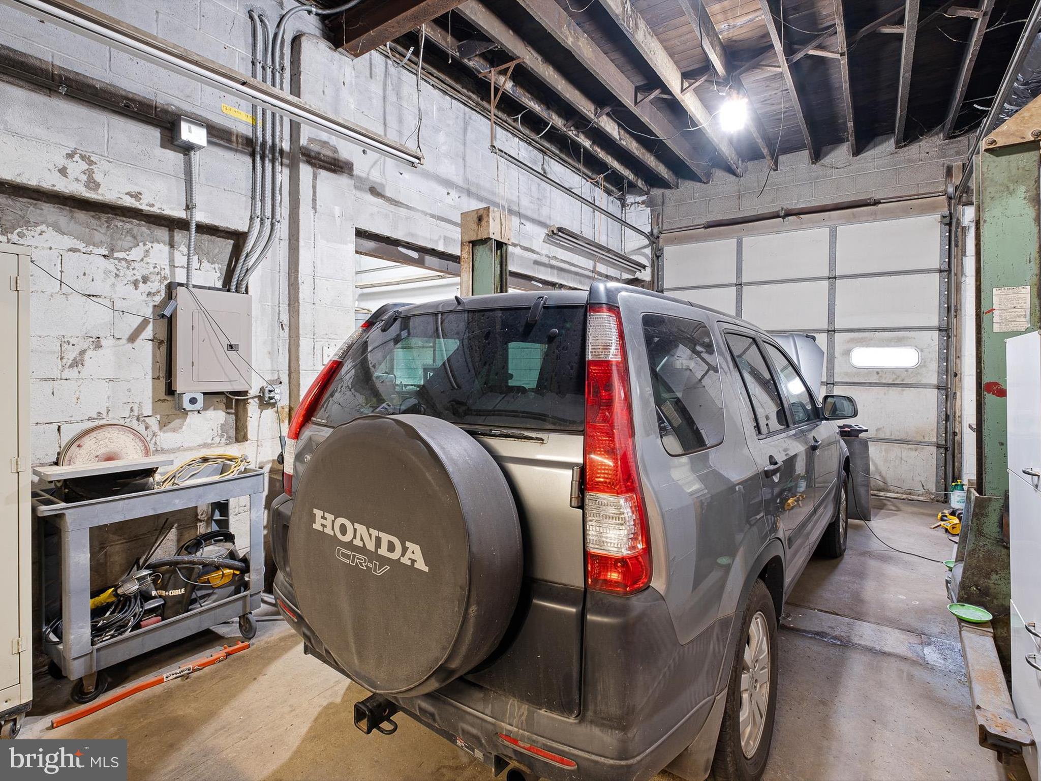 2913 Creek Road Hockessin, DE 19707 - Photo 30 of 39 a utility room with dryer and washer