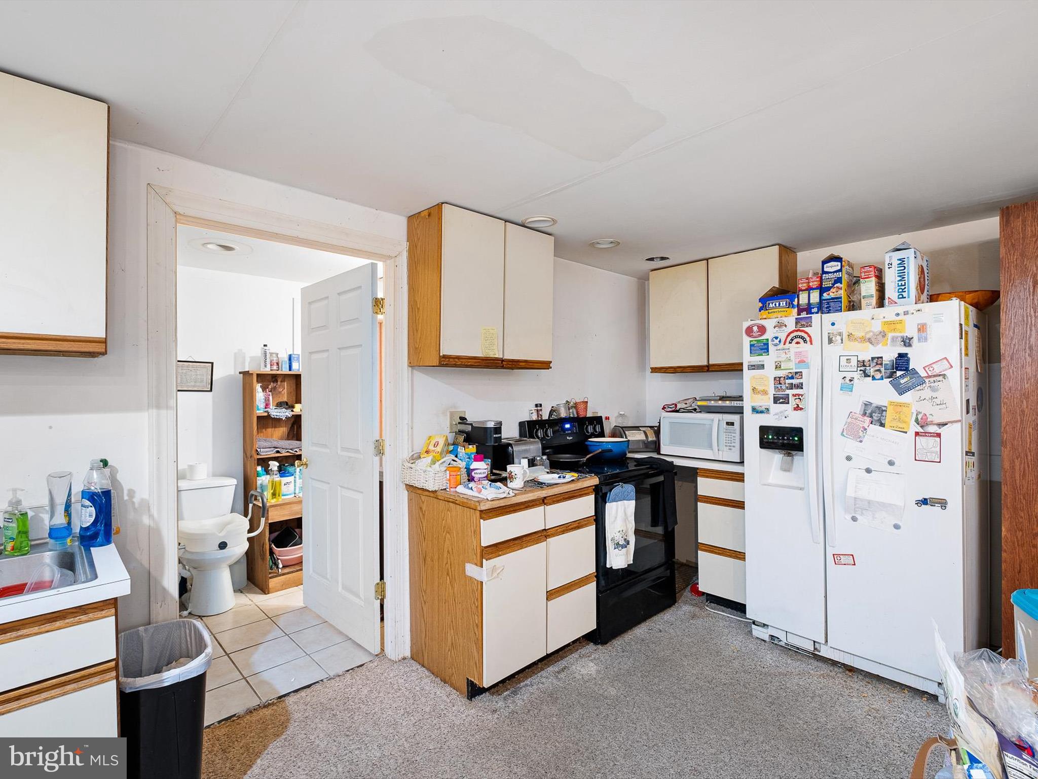 2913 Creek Road Hockessin, DE 19707 - Photo 38 of 39 a kitchen with a refrigerator and white stove top oven