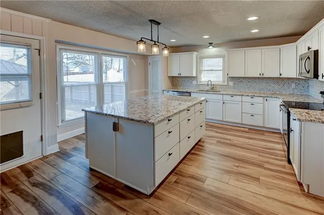 $339,900 | 11104 East 83rd Terrace, Raytown, MO 64138