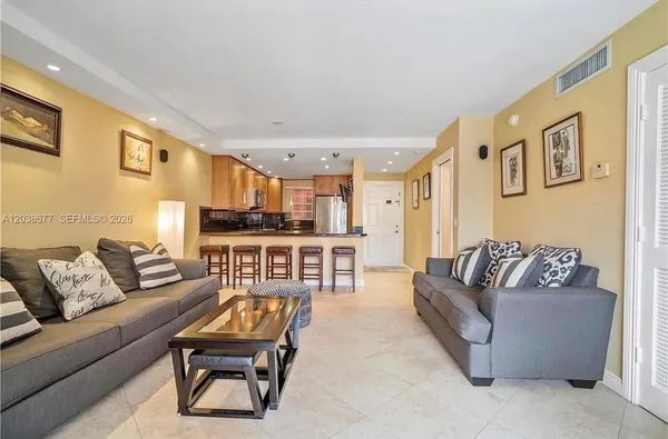 $2,500 | 660 Tennis Club Drive, Unit 304, Fort Lauderdale, FL 33311