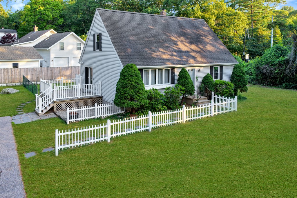 208 Winnapaug Road Westerly, RI 02891 - Photo 1 of 1 Gallery Image 1