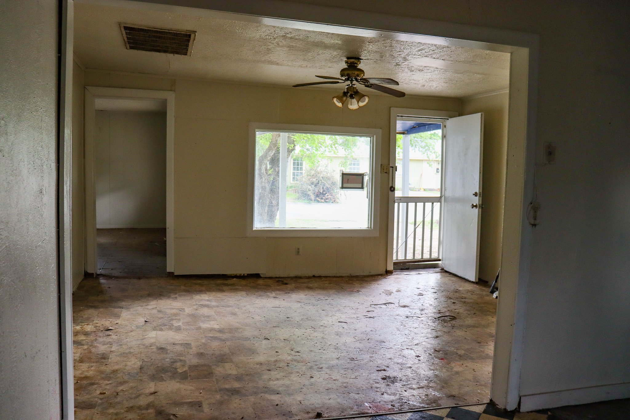 803 3rd Street Lockhart, TX 78644 - Photo 5 of 15