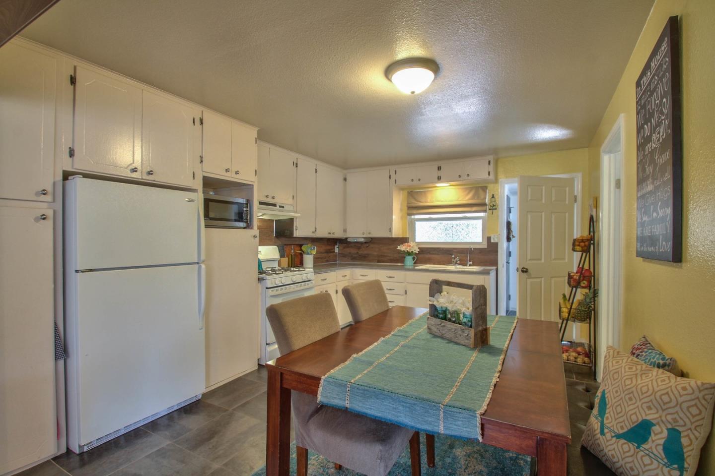 376 Echo Valley Road Salinas, CA 93907 - Photo 8 of 20 Gallery Image 8