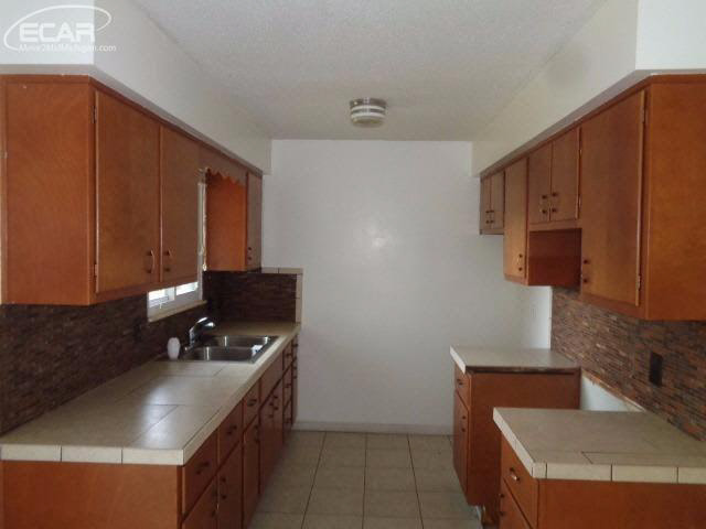 3505 Ridgecliffe Drive Flint, MI 48532 - Photo 2 of 12